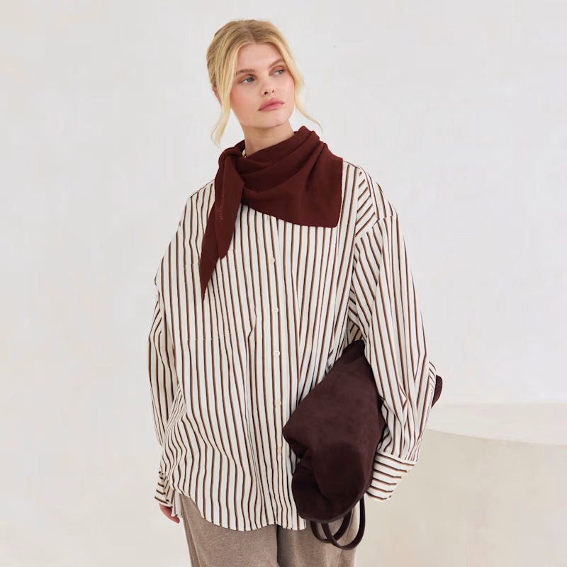 Wool Triangle Scarf alt=